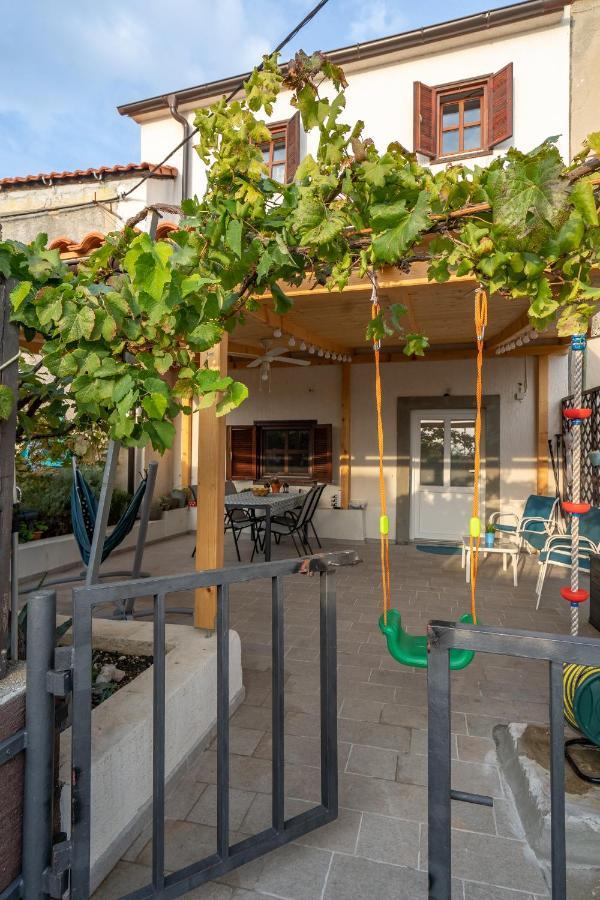 Holiday House Nova Stara Baška Екстериор снимка